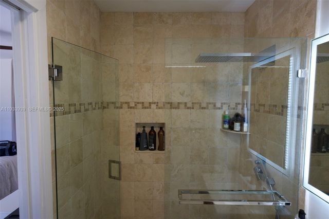 2156 NE 18th Ave, Wilton Manors, FL 33305