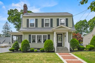 4 Keene St, Stoneham, MA 02180