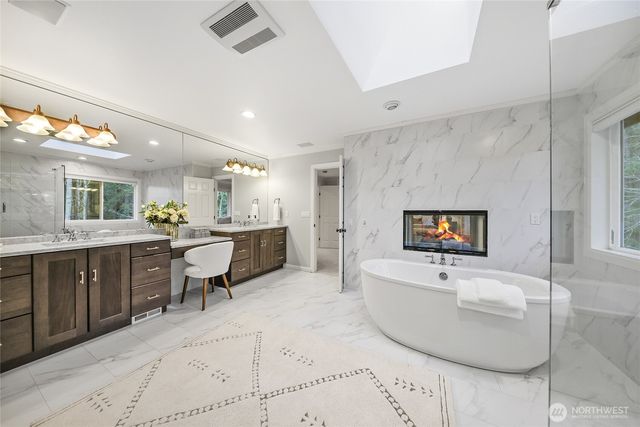 5810 Mont Blanc Pl NW, Issaquah, WA 98027