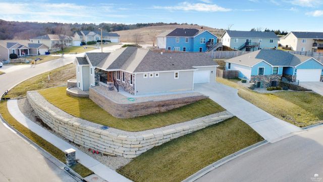 216 Highland Pointe Drive, Manhattan, KS 66503