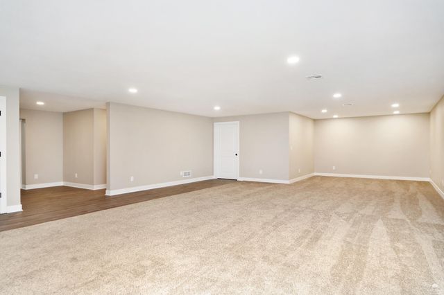 216 Highland Pointe Drive, Manhattan, KS 66503