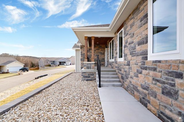 216 Highland Pointe Drive, Manhattan, KS 66503