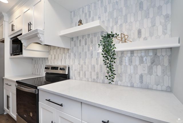 216 Highland Pointe Drive, Manhattan, KS 66503