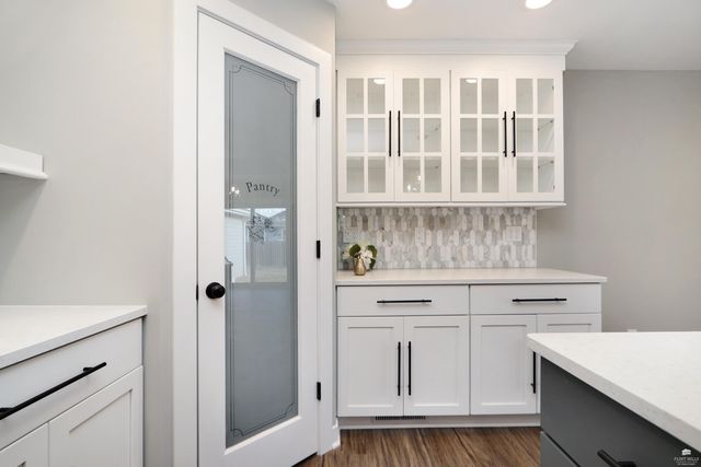 216 Highland Pointe Drive, Manhattan, KS 66503