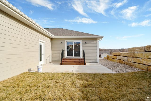 216 Highland Pointe Drive, Manhattan, KS 66503