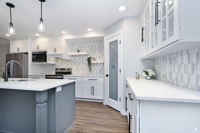 216 Highland Pointe Drive, Manhattan, KS 66503