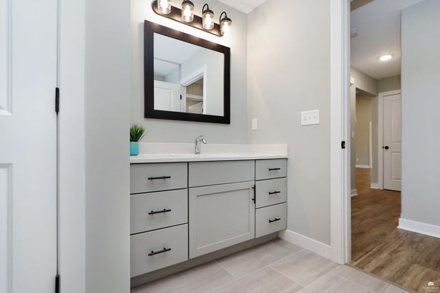 216 Highland Pointe Drive, Manhattan, KS 66503