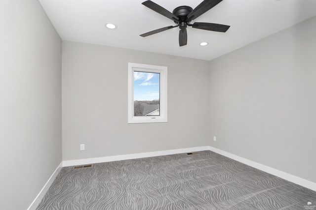 216 Highland Pointe Drive, Manhattan, KS 66503