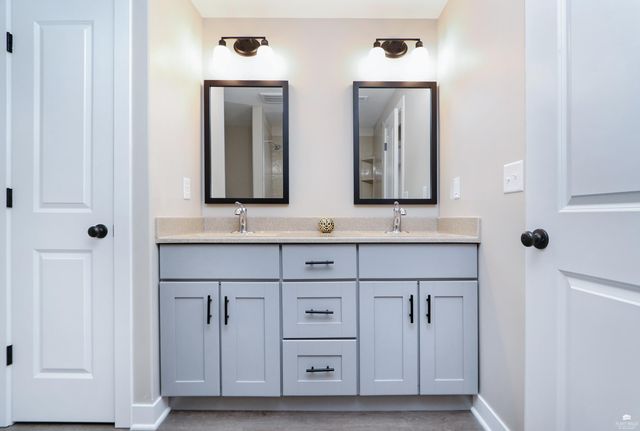 216 Highland Pointe Drive, Manhattan, KS 66503