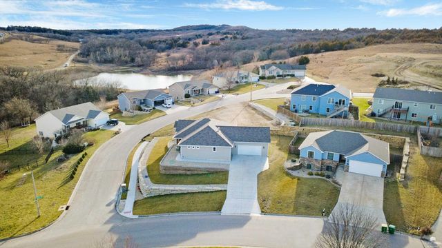 216 Highland Pointe Drive, Manhattan, KS 66503