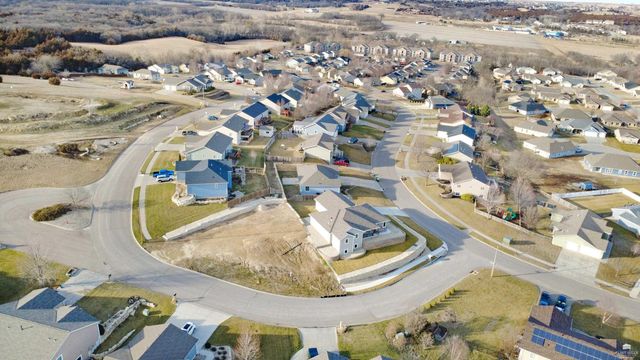 216 Highland Pointe Drive, Manhattan, KS 66503