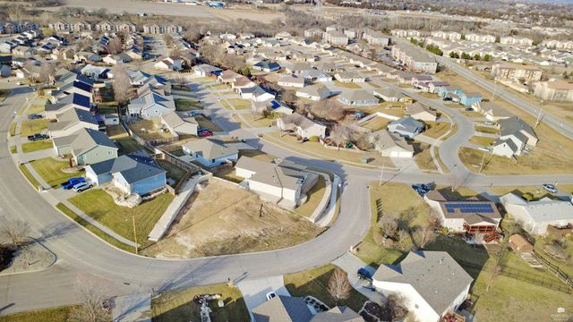 216 Highland Pointe Drive, Manhattan, KS 66503