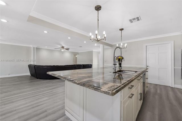 215 Entrada Dr 1, Hollywood, FL 33021