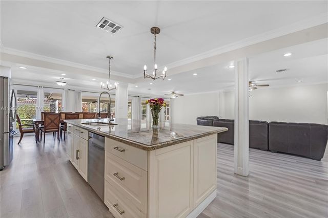 215 Entrada Dr 1, Hollywood, FL 33021