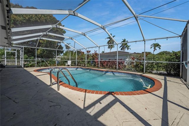 215 Entrada Dr 1, Hollywood, FL 33021