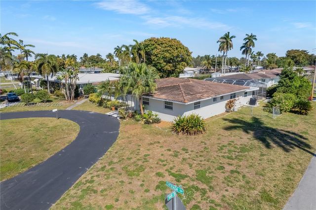 215 Entrada Dr 1, Hollywood, FL 33021