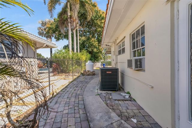 215 Entrada Dr 1, Hollywood, FL 33021