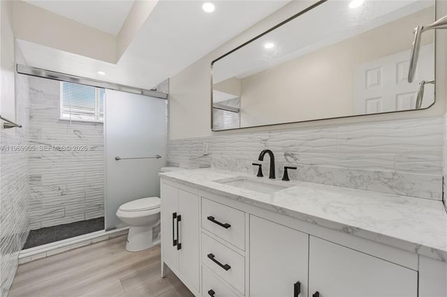 215 Entrada Dr 1, Hollywood, FL 33021