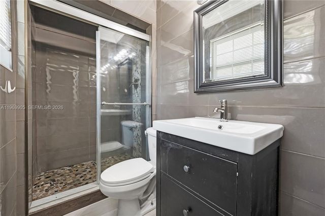 215 Entrada Dr 1, Hollywood, FL 33021