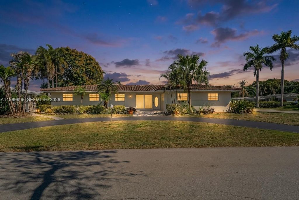 215 Entrada Dr 1, Hollywood, FL 33021