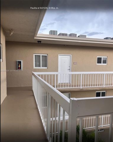 7732 Camino Real 402, Miami, FL 33143