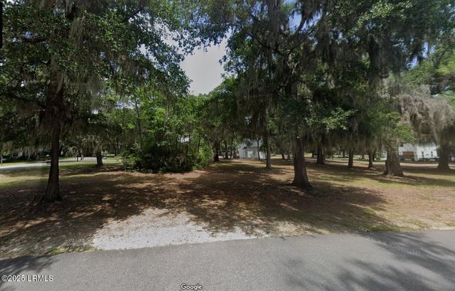 63 Woodland Ridge Circle, Beaufort, SC 29907