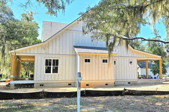 63 Woodland Ridge Circle, Beaufort, SC 29907