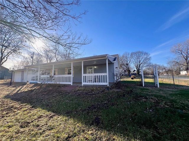 201 S Vine Street, Mclouth, KS 66054