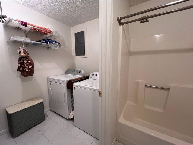 201 S Vine Street, Mclouth, KS 66054