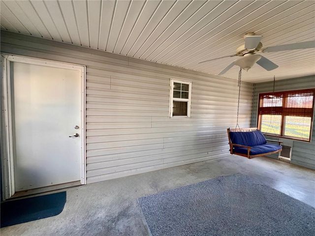 201 S Vine Street, Mclouth, KS 66054