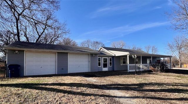 201 S Vine Street, Mclouth, KS 66054
