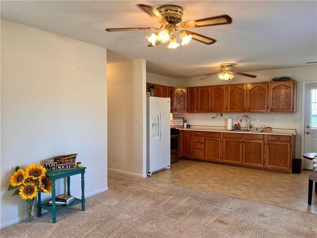 201 S Vine Street, Mclouth, KS 66054