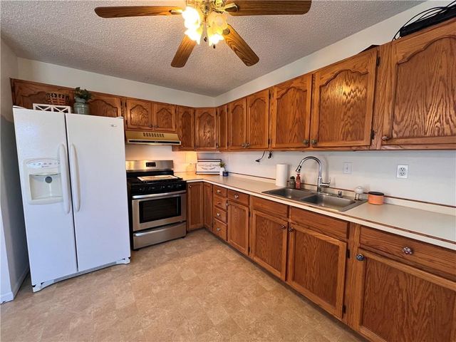 201 S Vine Street, Mclouth, KS 66054