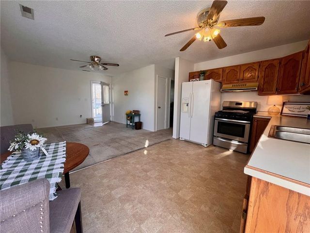 201 S Vine Street, Mclouth, KS 66054