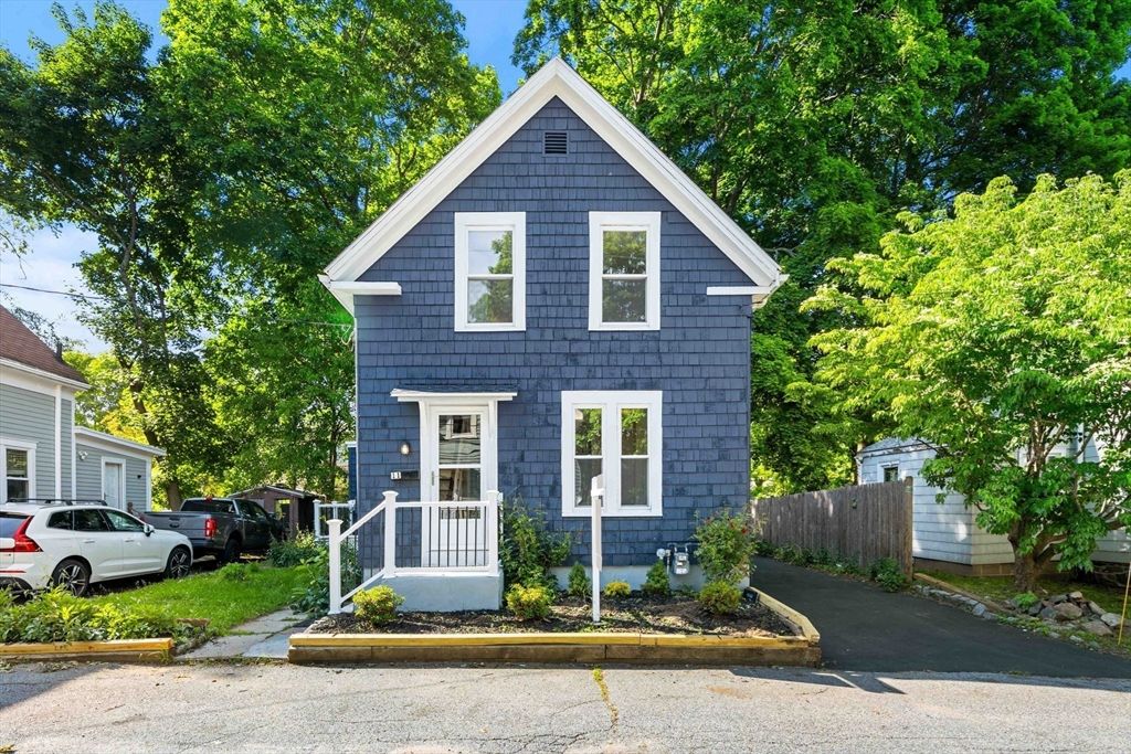 11 Central, Merrimac, MA 01860