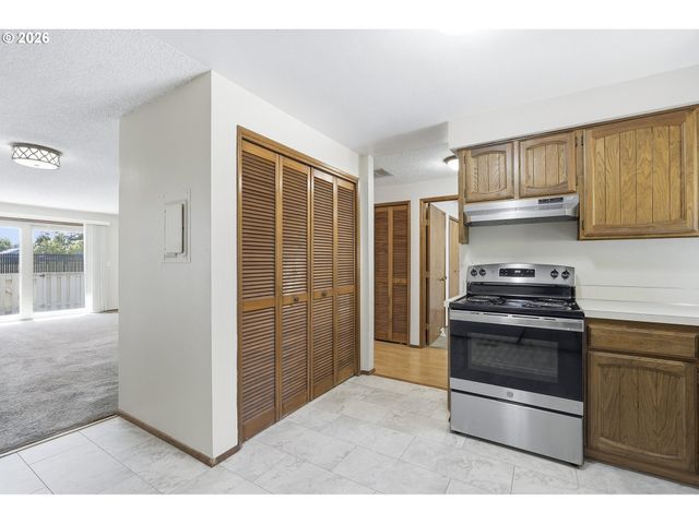 2986 Se BLUE BIRD Dr, Hillsboro, OR 97123