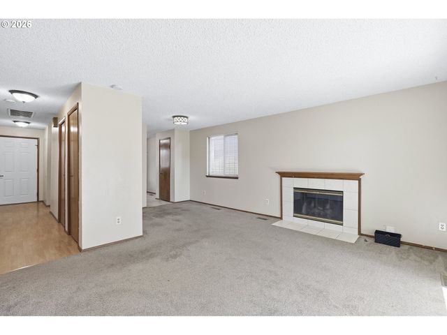 2986 Se BLUE BIRD Dr, Hillsboro, OR 97123