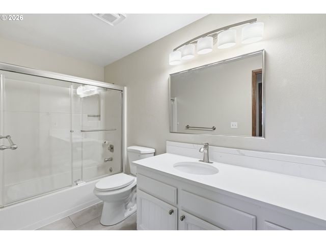2986 Se BLUE BIRD Dr, Hillsboro, OR 97123