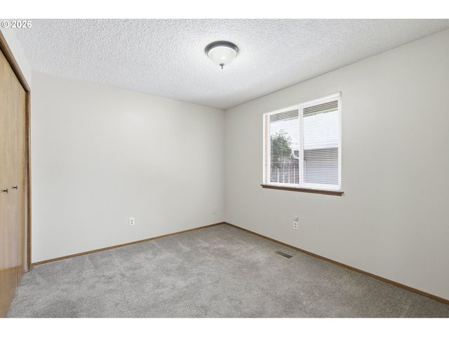 2986 Se BLUE BIRD Dr, Hillsboro, OR 97123