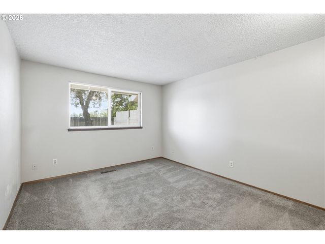2986 Se BLUE BIRD Dr, Hillsboro, OR 97123