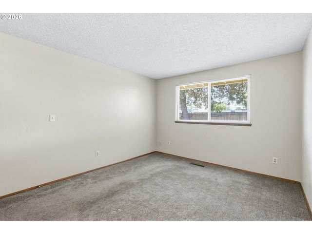 2986 Se BLUE BIRD Dr, Hillsboro, OR 97123