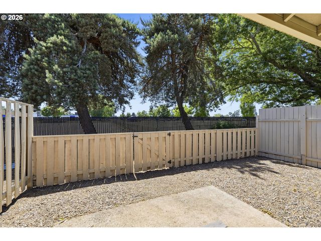 2986 Se BLUE BIRD Dr, Hillsboro, OR 97123