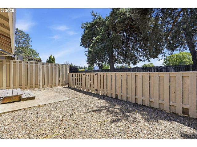 2986 Se BLUE BIRD Dr, Hillsboro, OR 97123