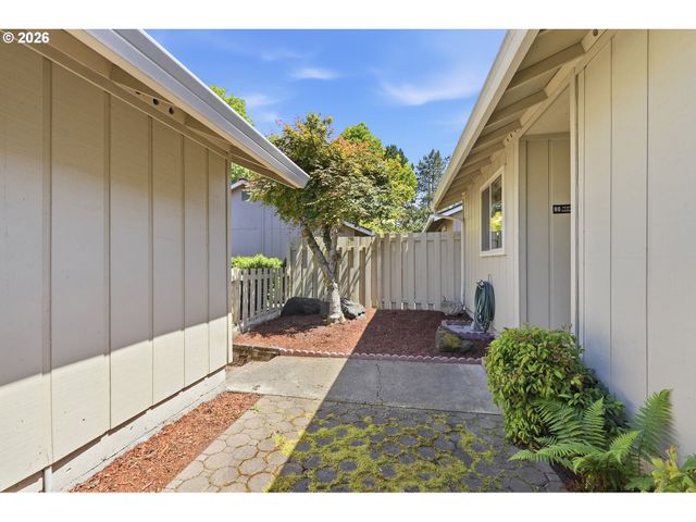 2986 Se BLUE BIRD Dr, Hillsboro, OR 97123