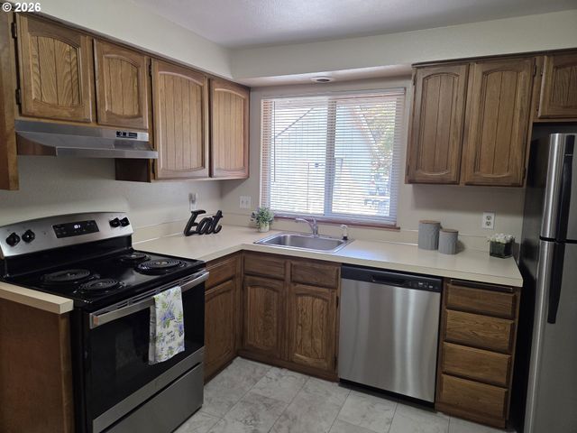 2986 Se BLUE BIRD Dr, Hillsboro, OR 97123