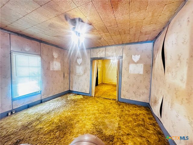 201 Maple Street, Yoakum, TX 77995
