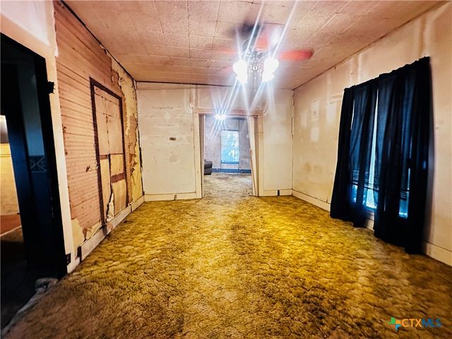 201 Maple Street, Yoakum, TX 77995