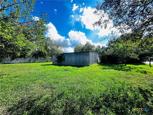 201 Maple Street, Yoakum, TX 77995