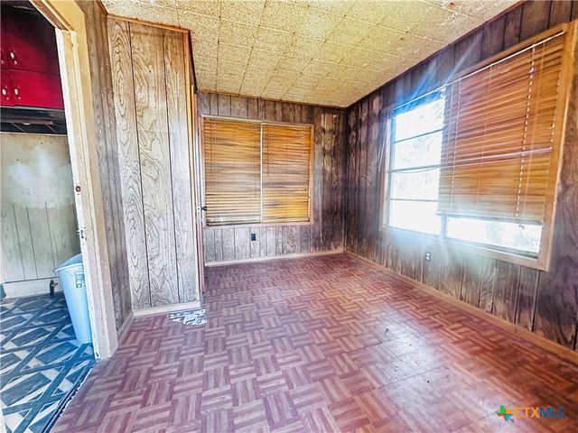 201 Maple Street, Yoakum, TX 77995