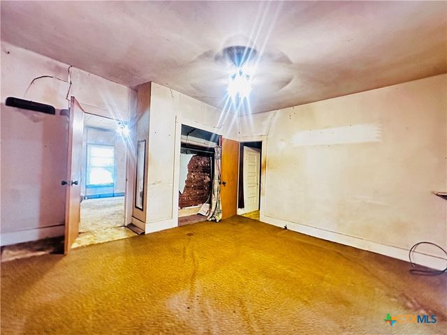 201 Maple Street, Yoakum, TX 77995